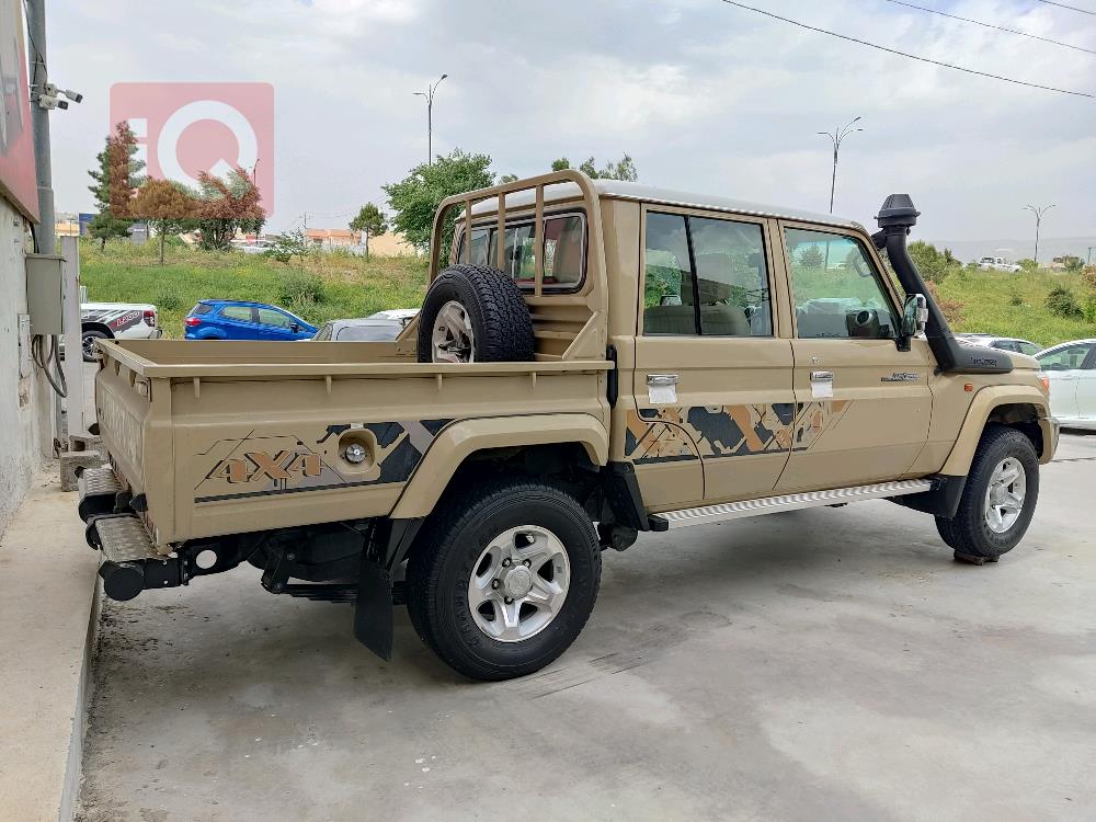 Toyota Land Cruiser 70 Pickup